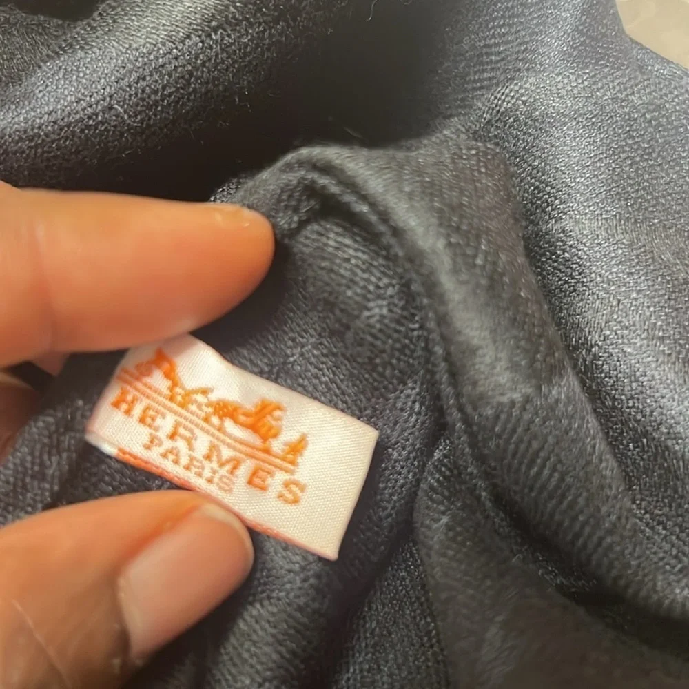 HERMÉS black pashmina long scarf with the tissue and Hermes rope and box - Picture 8 of 14